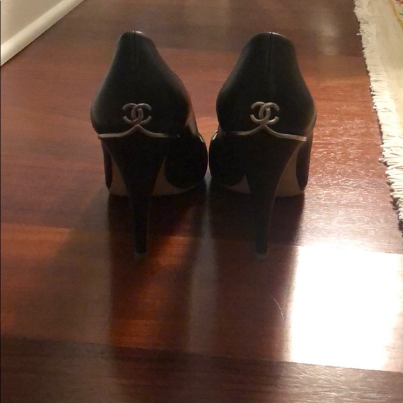 CHANEL Shoes - Chanel navy pumps